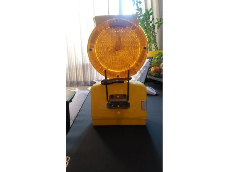 Пластиковый стробоскоп 32х18см, жёлтый, два источника питания