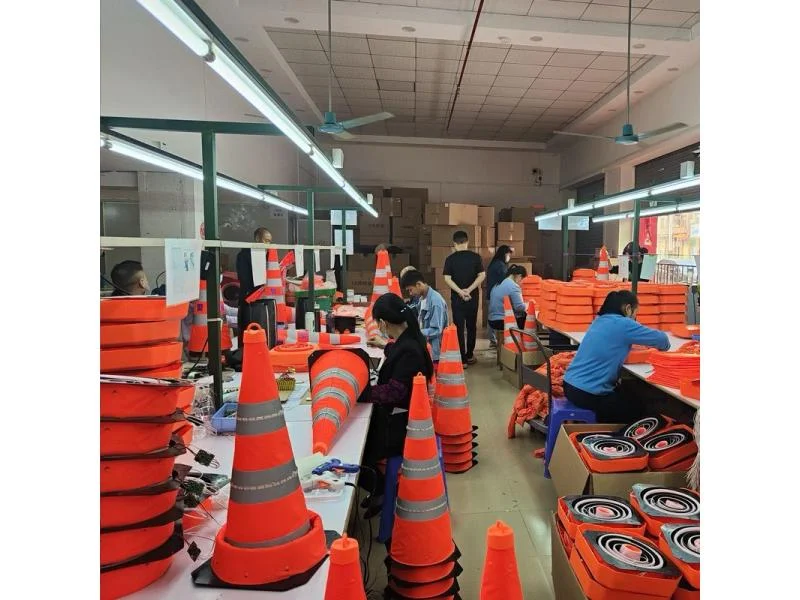 РАСКЛАДНОЙ  дорожный конус 296х296х700 мм, пластик