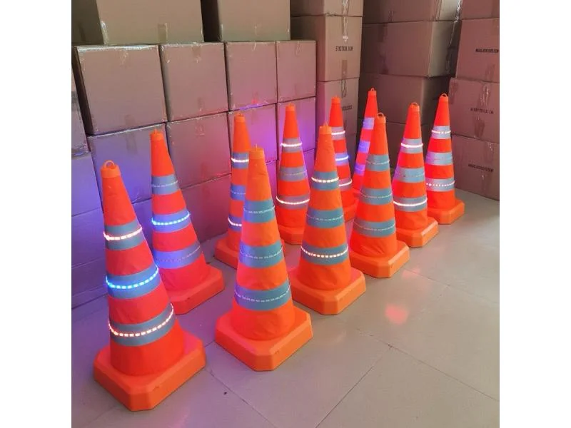 РАСКЛАДНОЙ  дорожный конус 296х296х700 мм, пластик