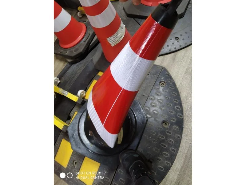 Резиновый дорожный конус, черный, супергибкий, 75 см 