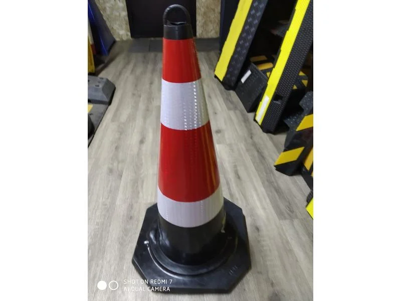 Резиновый дорожный конус, черный, супергибкий, 75 см