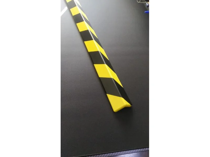 Демпфер угловой гибкий из вспененного полиэтилена, 4,5смх4,5см