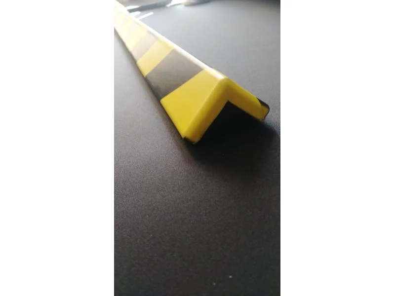 Демпфер угловой гибкий из вспененного полиэтилена, 4,5смх4,5см