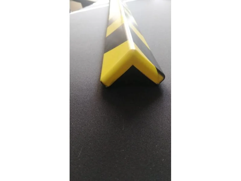 Демпфер угловой гибкий из вспененного полиэтилена, 4,5смх4,5см