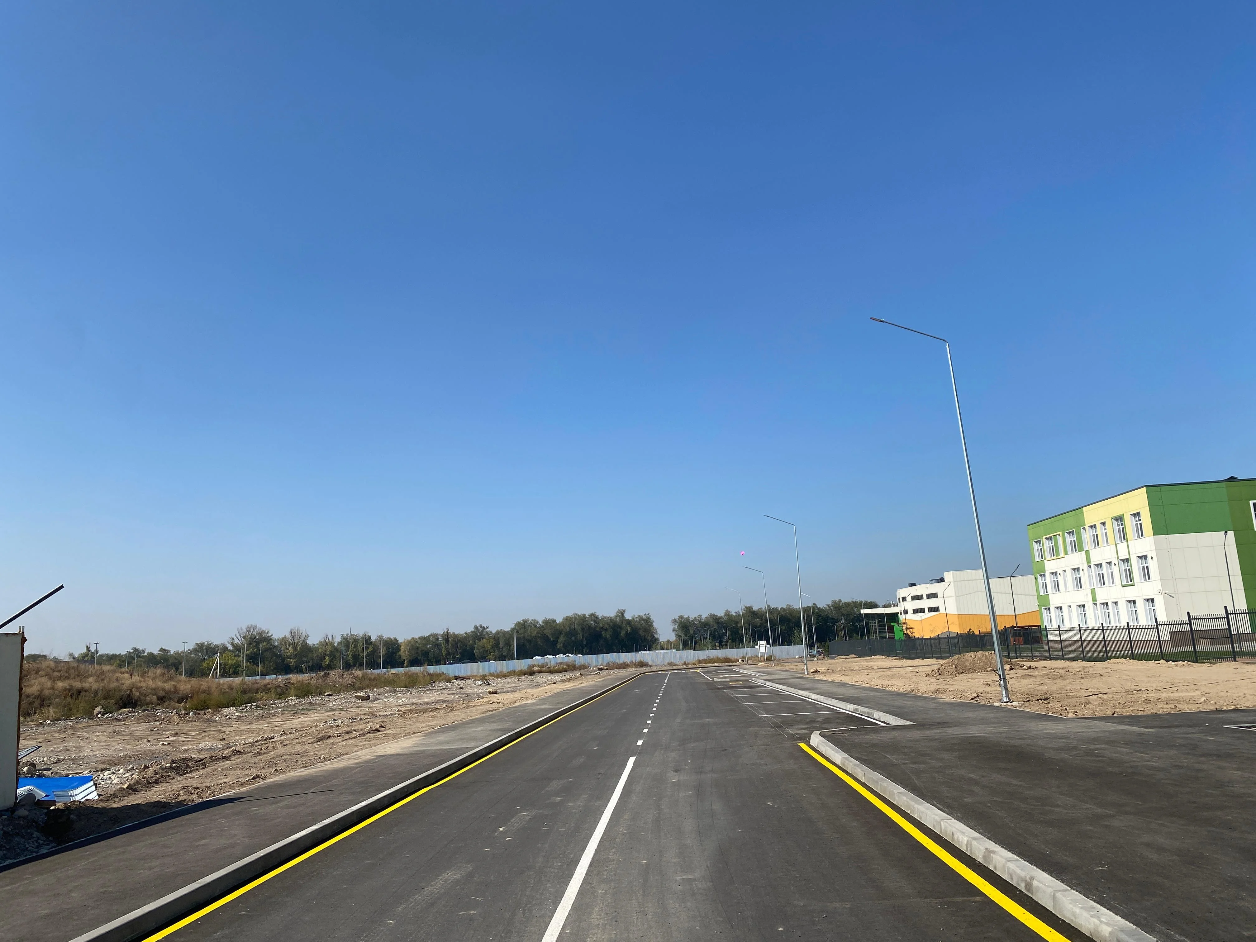 Работаем на территории школы в районе Aport mall