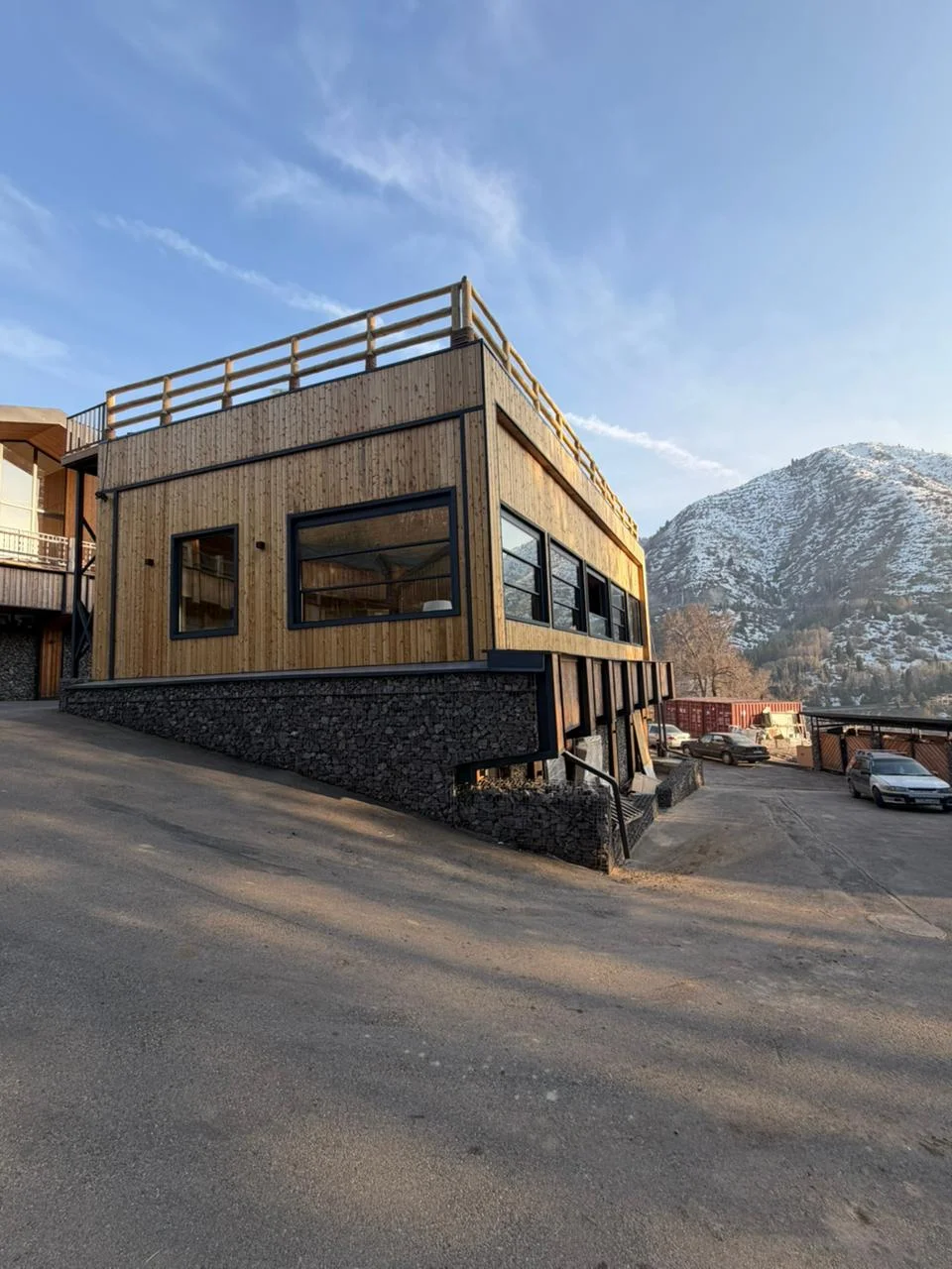 Орлеу Строй и Prealux построили  здание кафе в Qazaq Auyl Eco Hotel